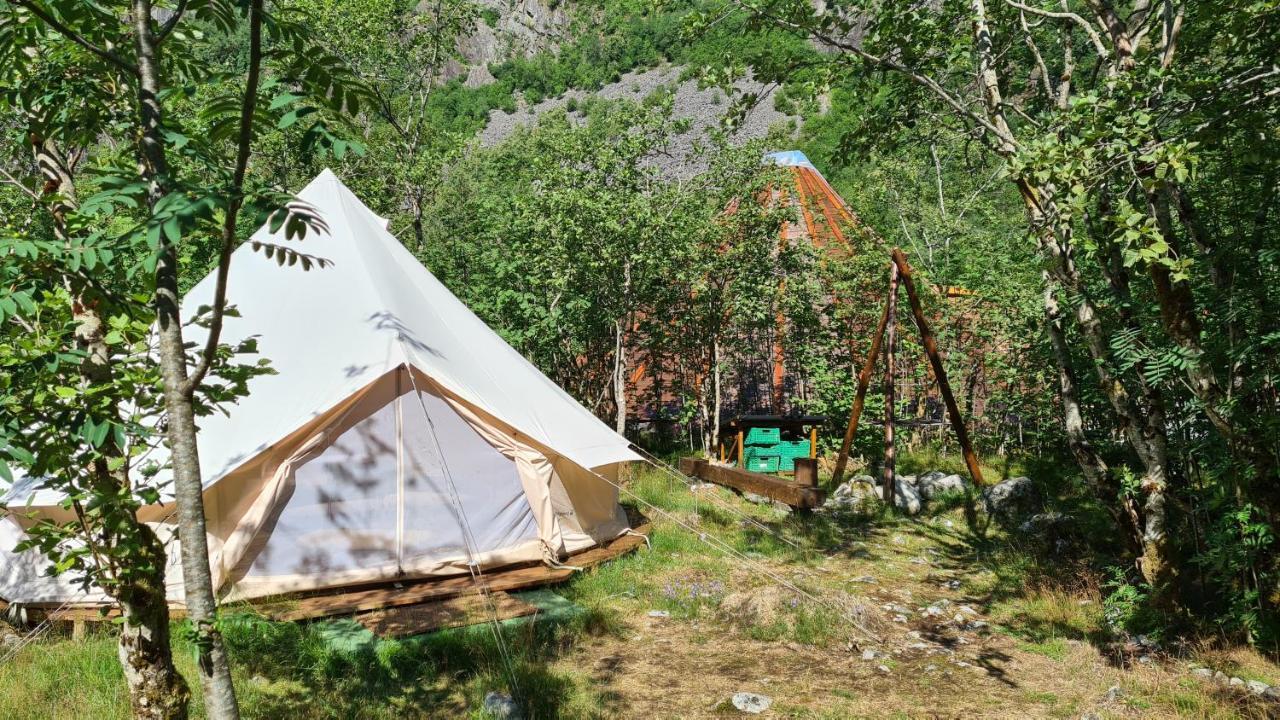 Hardanger Basecamp Hostel Osa ภายนอก รูปภาพ