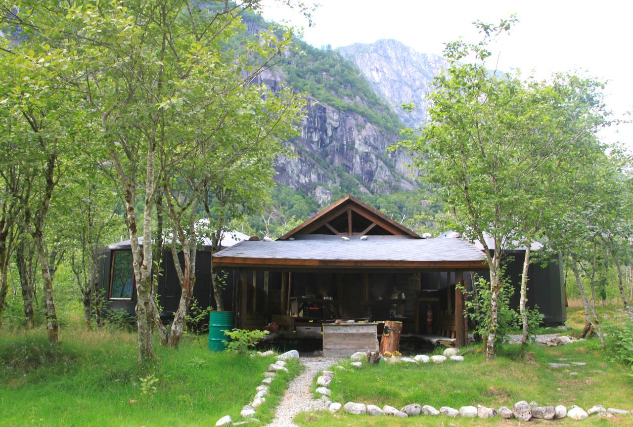 Hardanger Basecamp Hostel Osa ภายนอก รูปภาพ